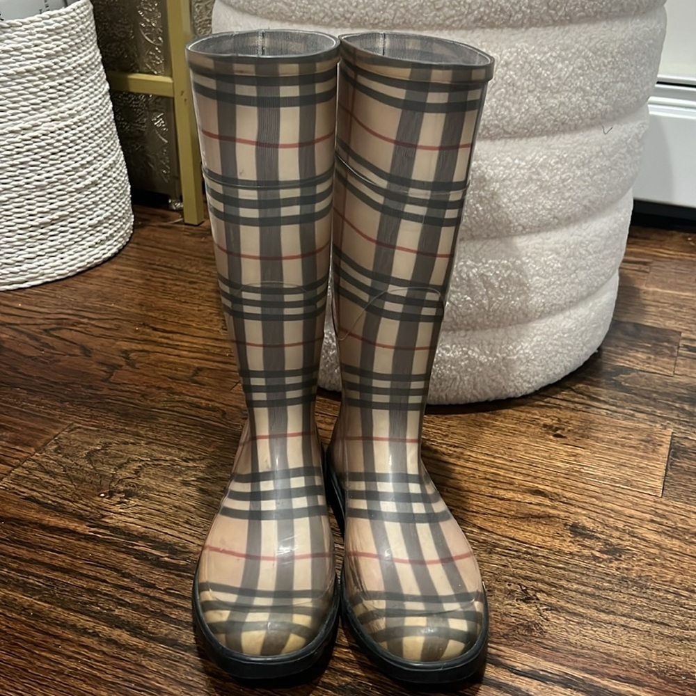 Burberry rainboots